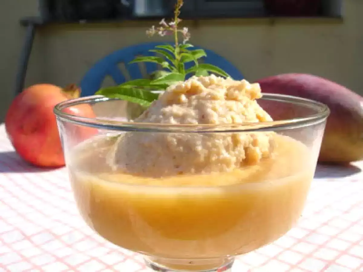 Kakimousse mit Zitrusfrüchten auf Kakicreme