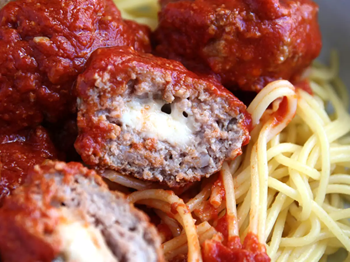 Kalbsfleischbällchen gefüllt mit Mozzarellakäse - foto 3