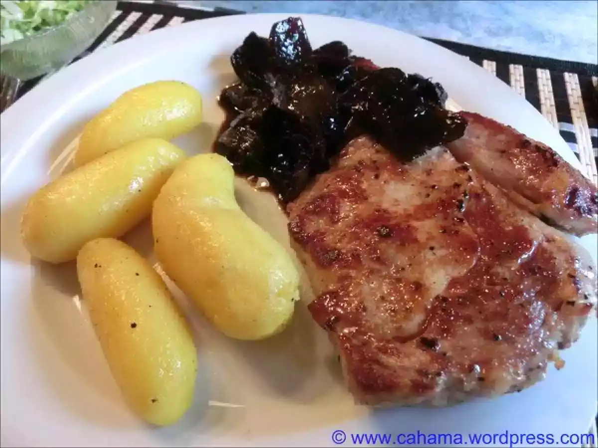 Kalbsrückensteak mit Balsamico-Zwiebeln
