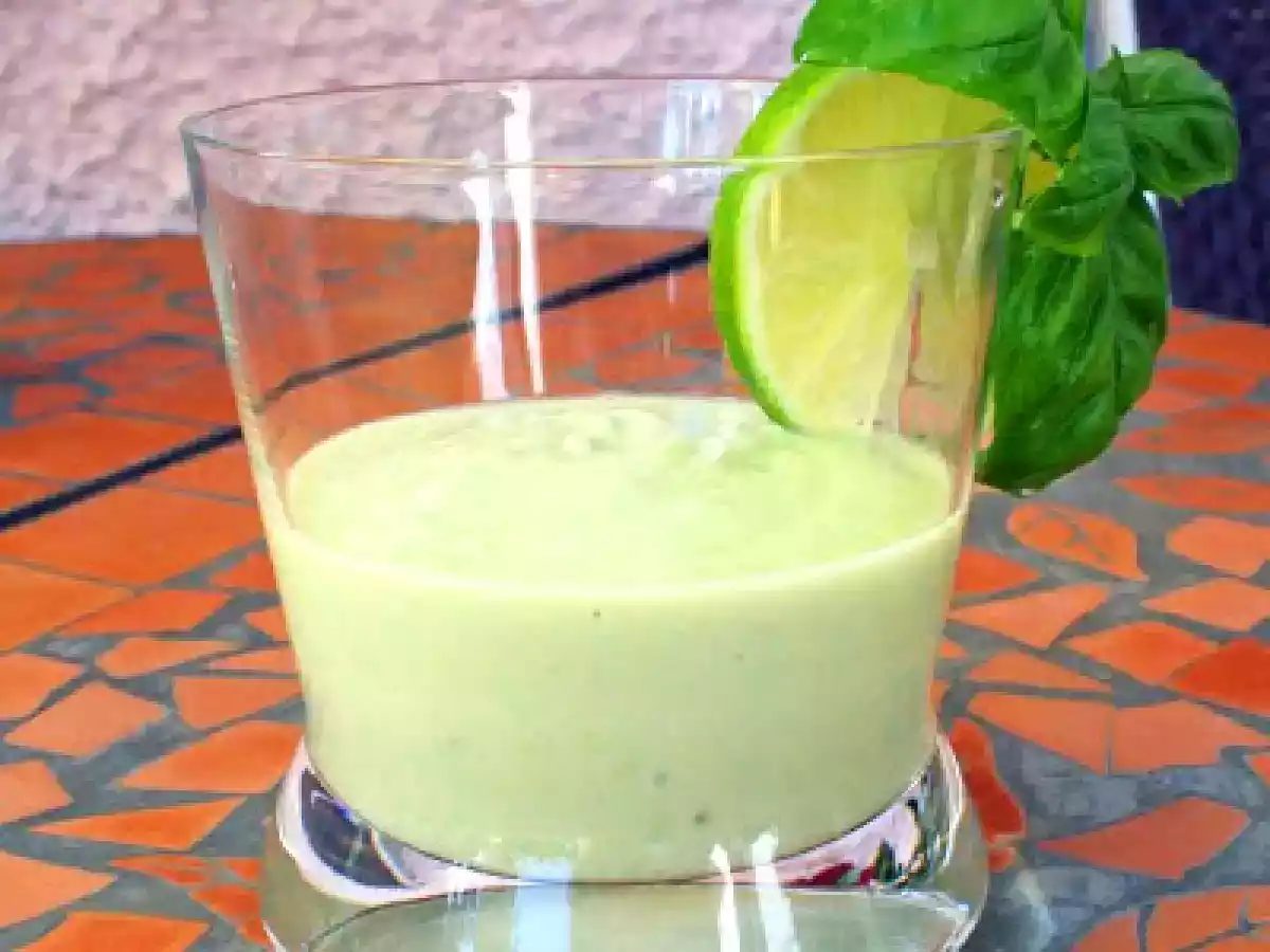 Kalte Avocado-Kefir-Suppe