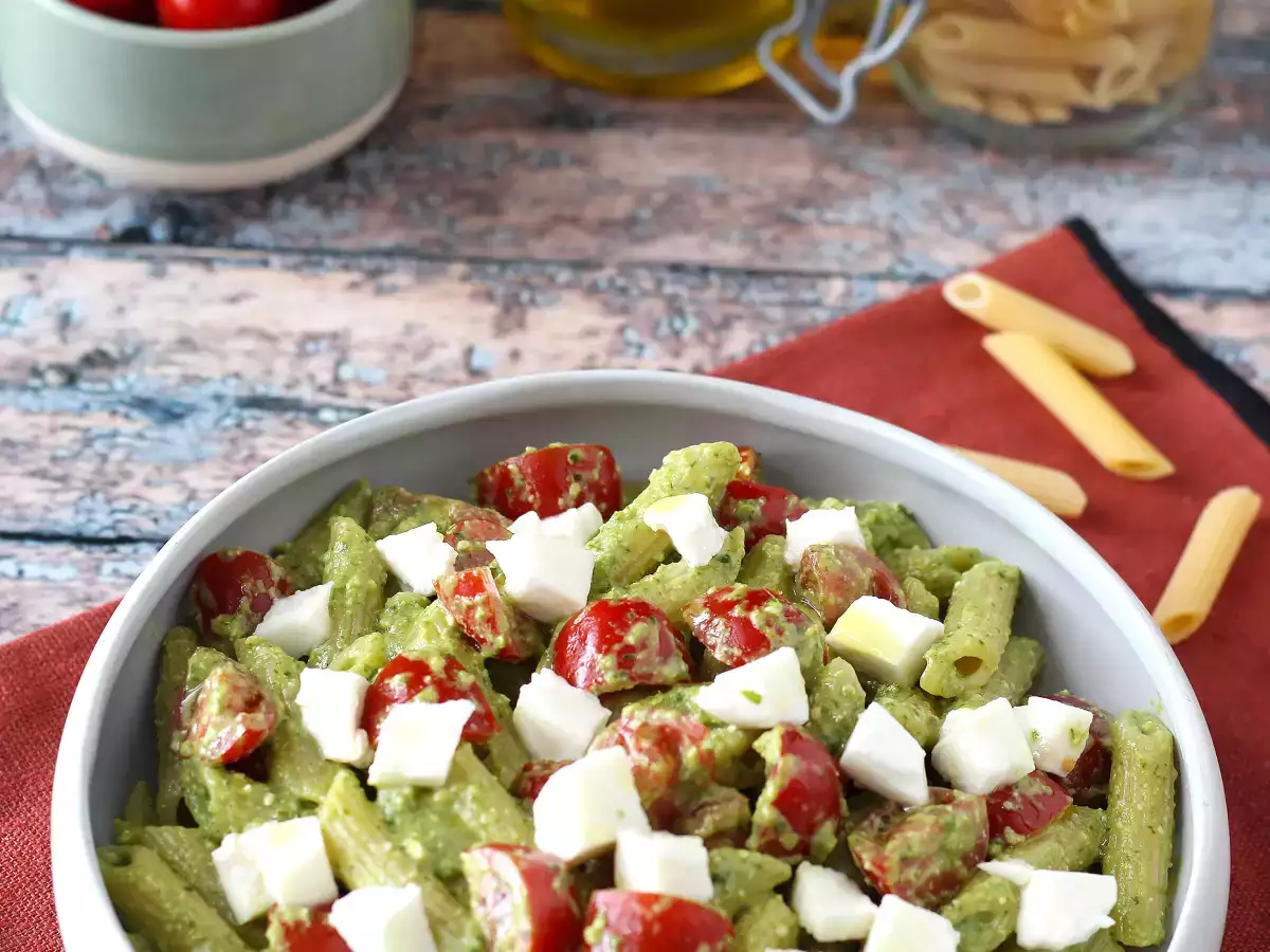 Kalte Pasta mit Rucola-Pesto, Kirschtomaten und Mozzarella: das frische und schnelle Sommerrezept - foto 5