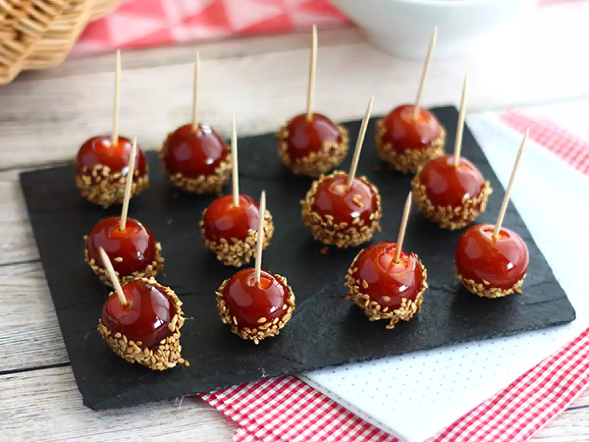 Karamellisierte Kirschtomaten mit Sesam – Liebestomaten