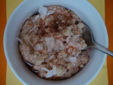 Karotten-Porridge mit Kokos und Ahornsirup
