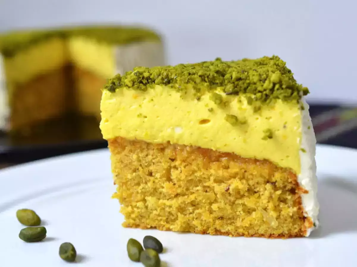 Karottentorte mit Sesam, Orangen und Safrancreme