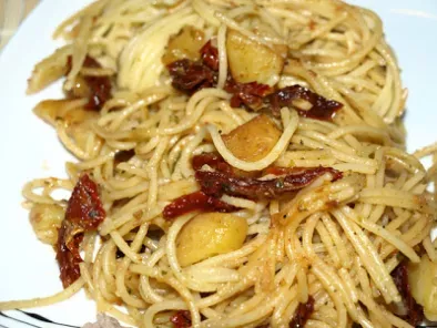 Kartoffel-Spaghetti mit getrockneten Tomaten