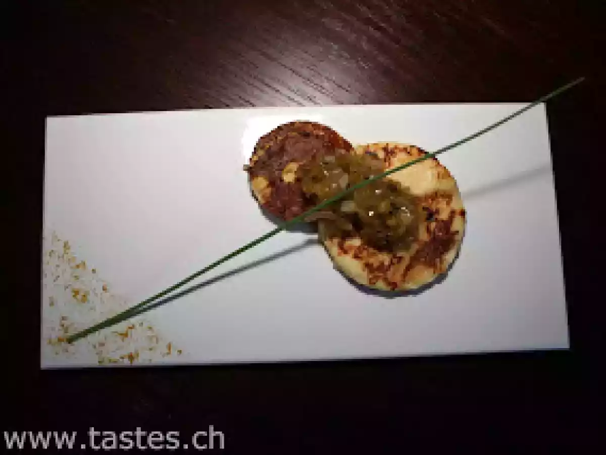 Kartoffelblini mit Gurken - Kiwichutney und Curry