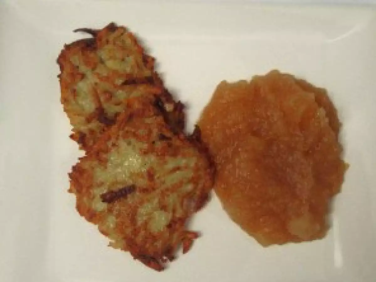 Kartoffelpuffer mit Apfelmus