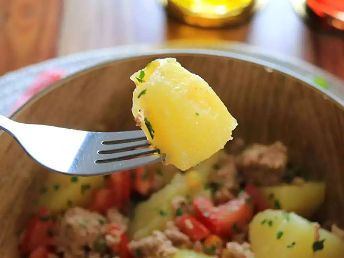 Kartoffelsalat mit Thunfisch und Tomaten - foto 4