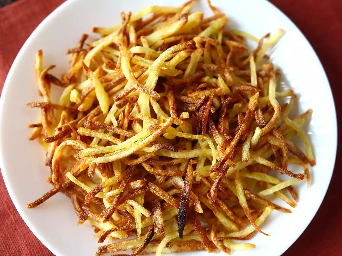 Kartoffelstroh aus der Heißluftfritteuse – so knusprig, dass Sie kaum glauben werden, dass es selbst gemacht ist - foto 4