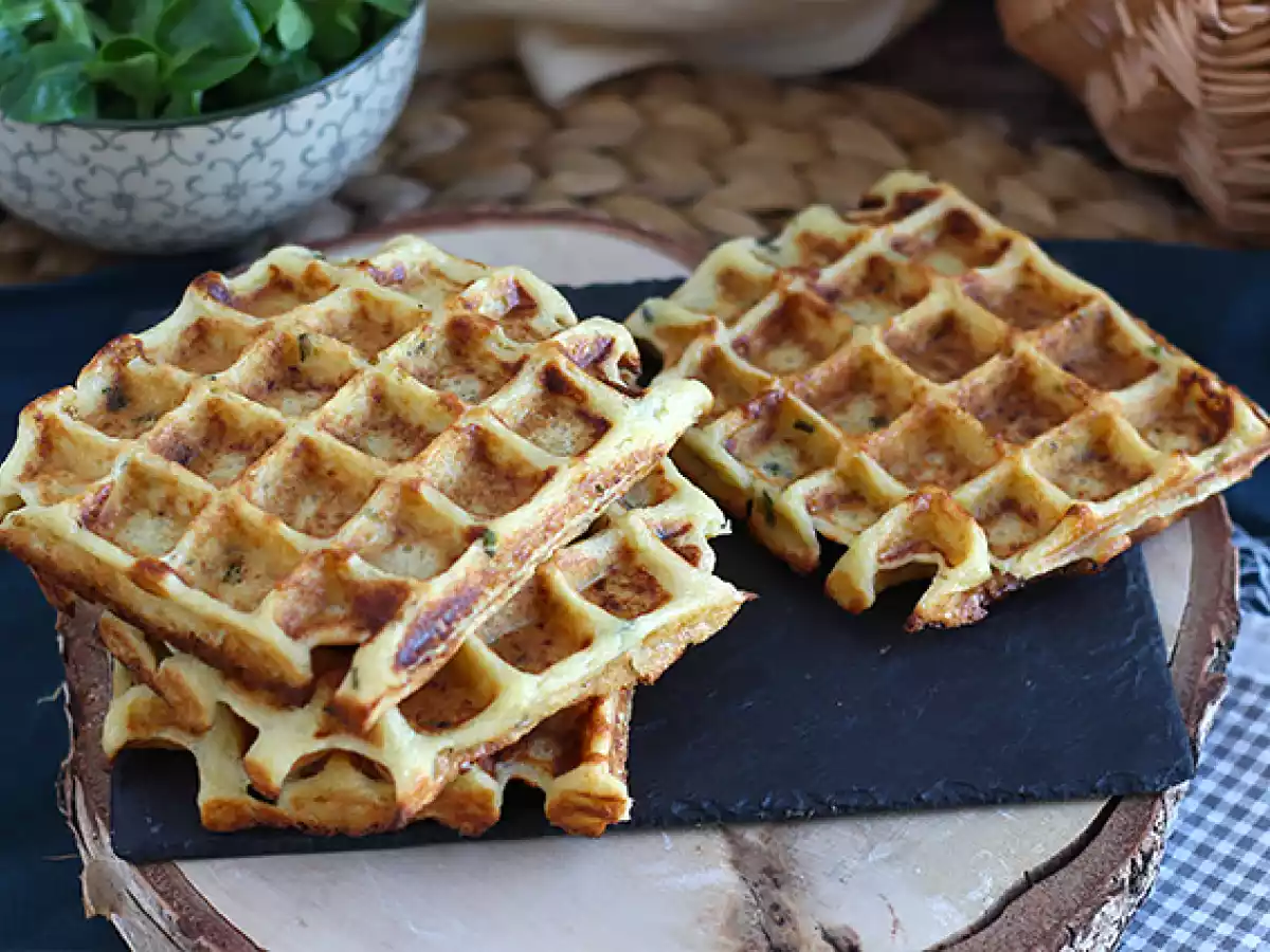 Kartoffelwaffeln - Waffelsandwich mit Räucherlachs und Frischkäse - foto 2