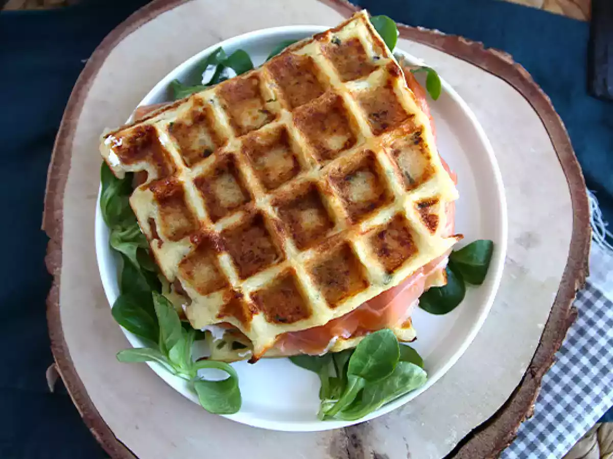 Kartoffelwaffeln - Waffelsandwich mit Räucherlachs und Frischkäse - foto 5