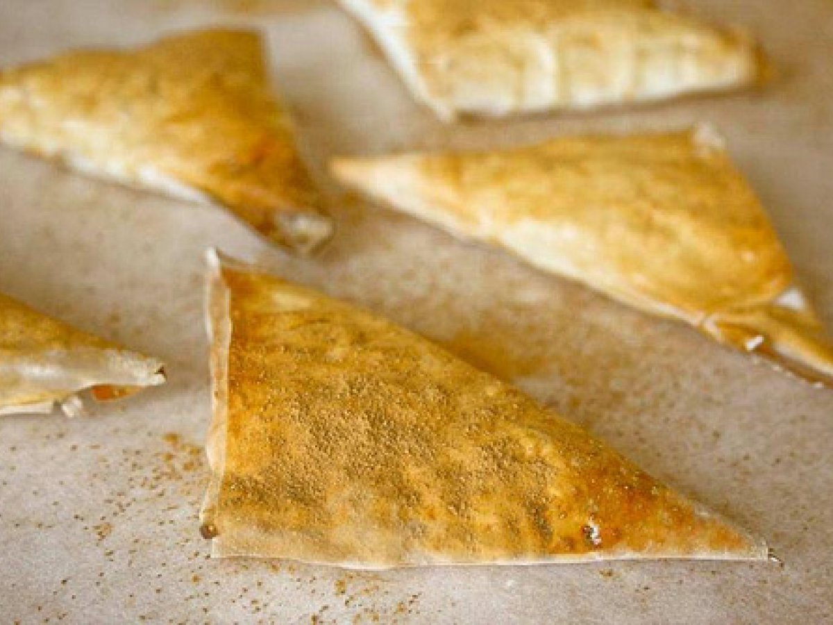 Käsetaschen mit Artischocken, frischer Minze und Zimt