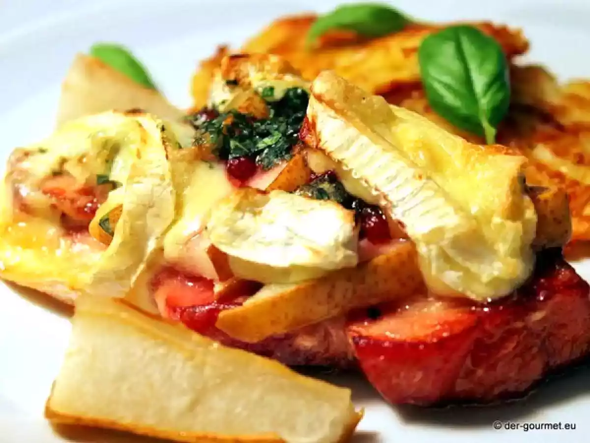 Kassler mit Camembert Haube und Rösti