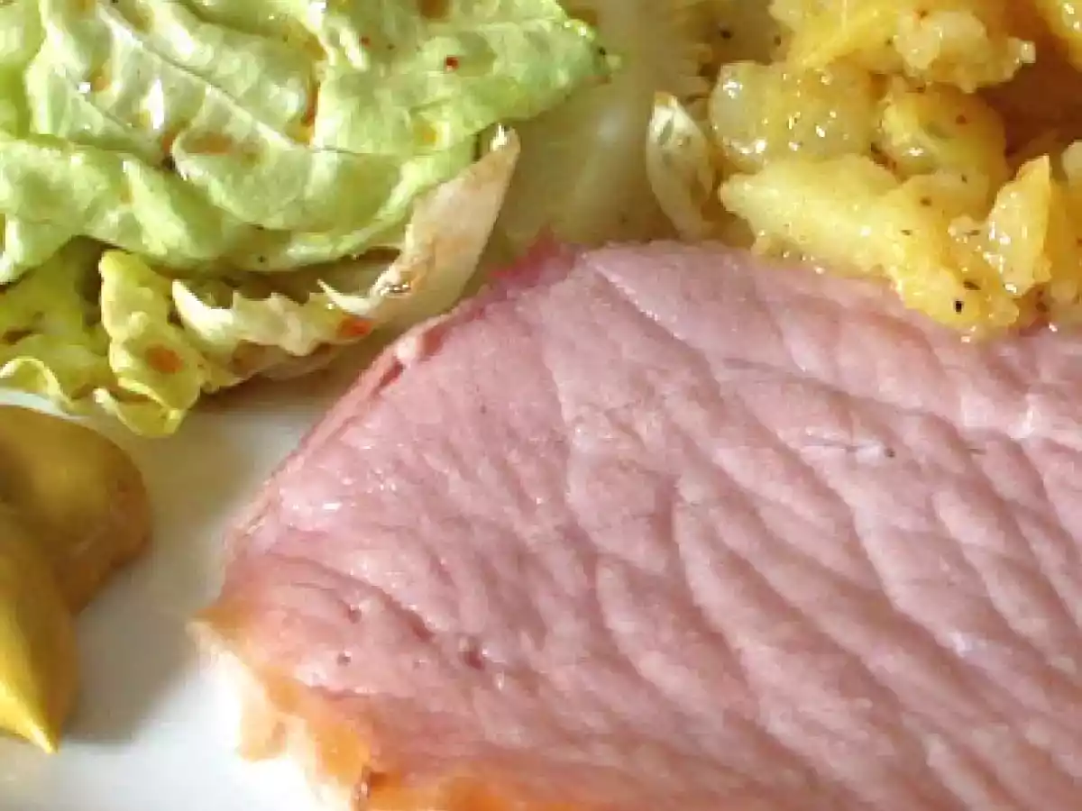 Kassler mit Kartoffel- und Kopfsalat