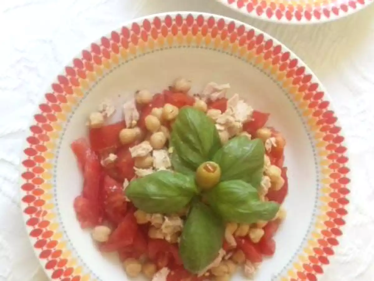 KICHERERBSEN-TOMATENSALAT