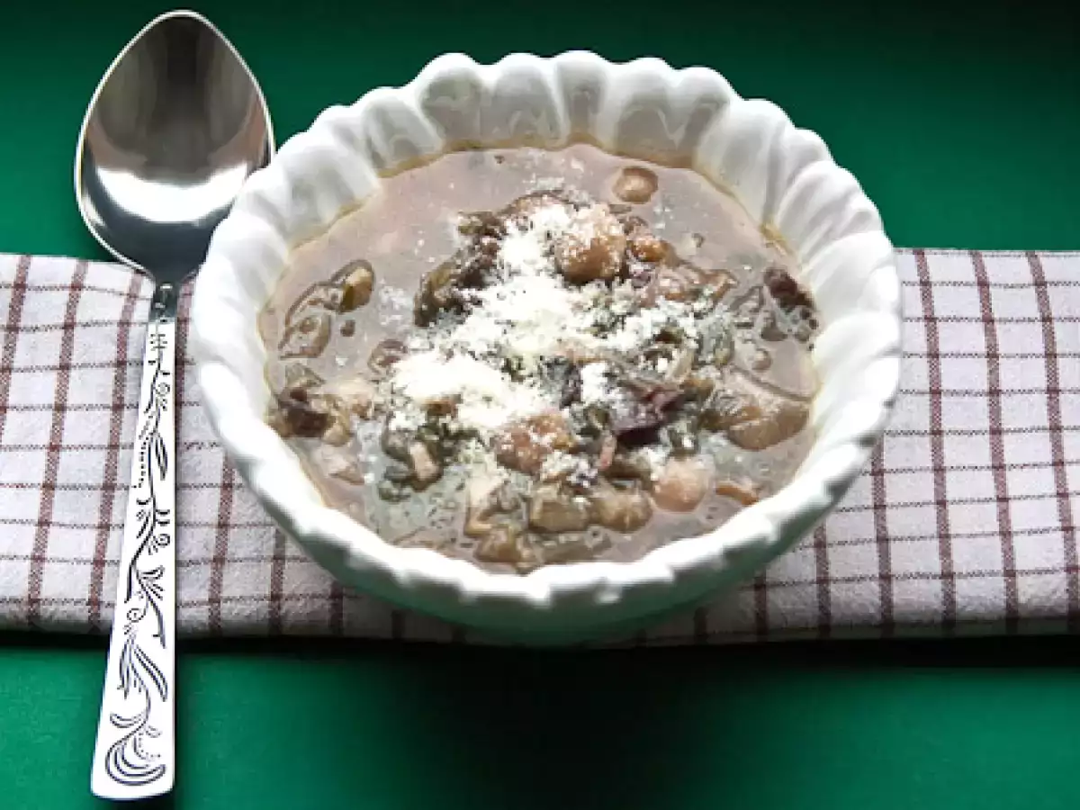 Kichererbsensuppe mit Radicchio und Prosciutto