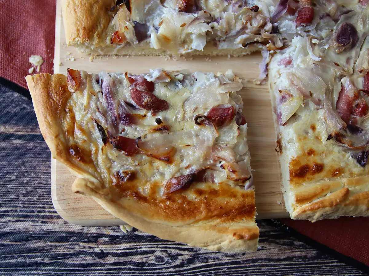 Klassischer Zwiebelkuchen mit Speck : einfaches deutsches Rezept - foto 2