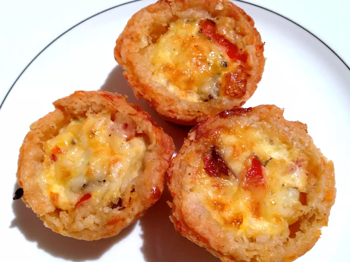 KLEINE APPETITHAPPEN - CHAMPIGNON-CHEDDAR TARTES