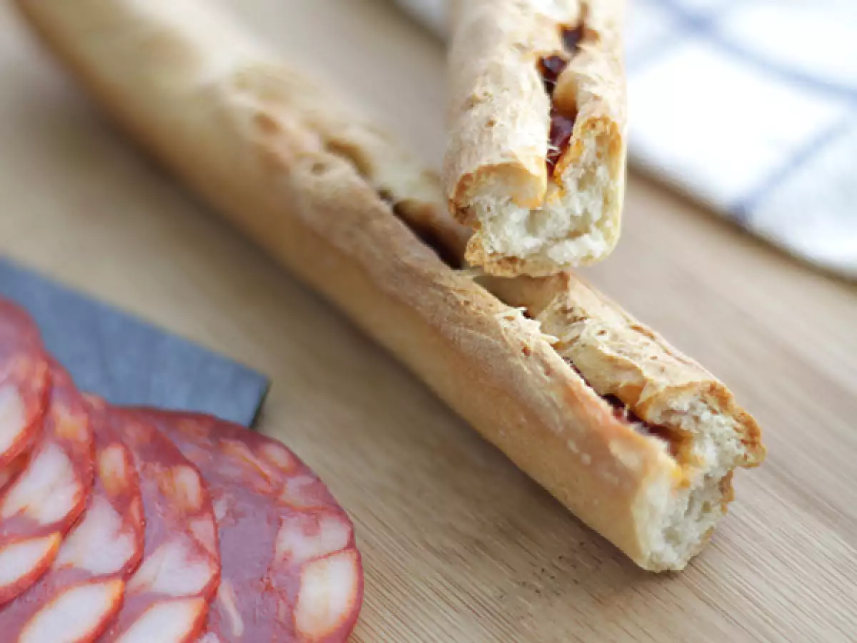 Kleine Brotstangen mit Chorizo
