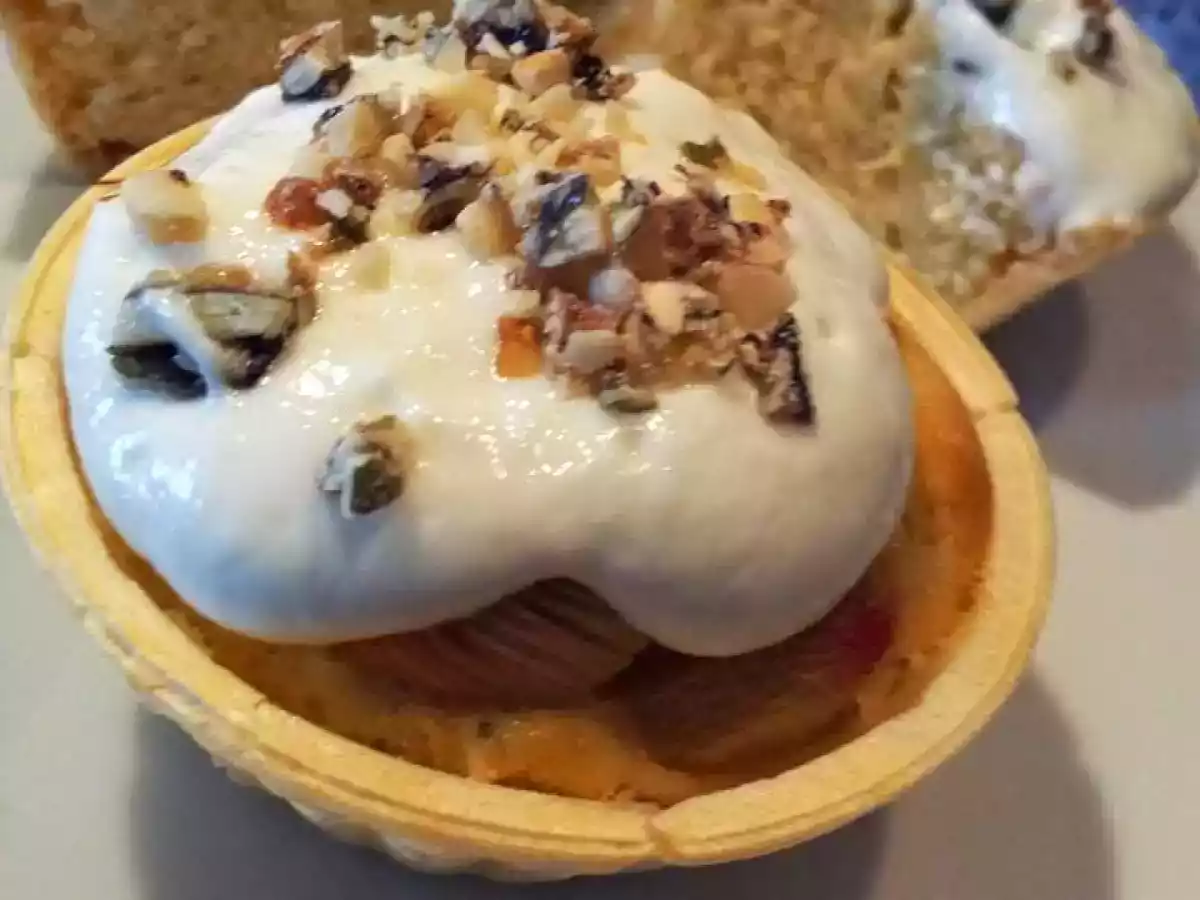 Kleine Rhabarberküchlein mit Nusscreme