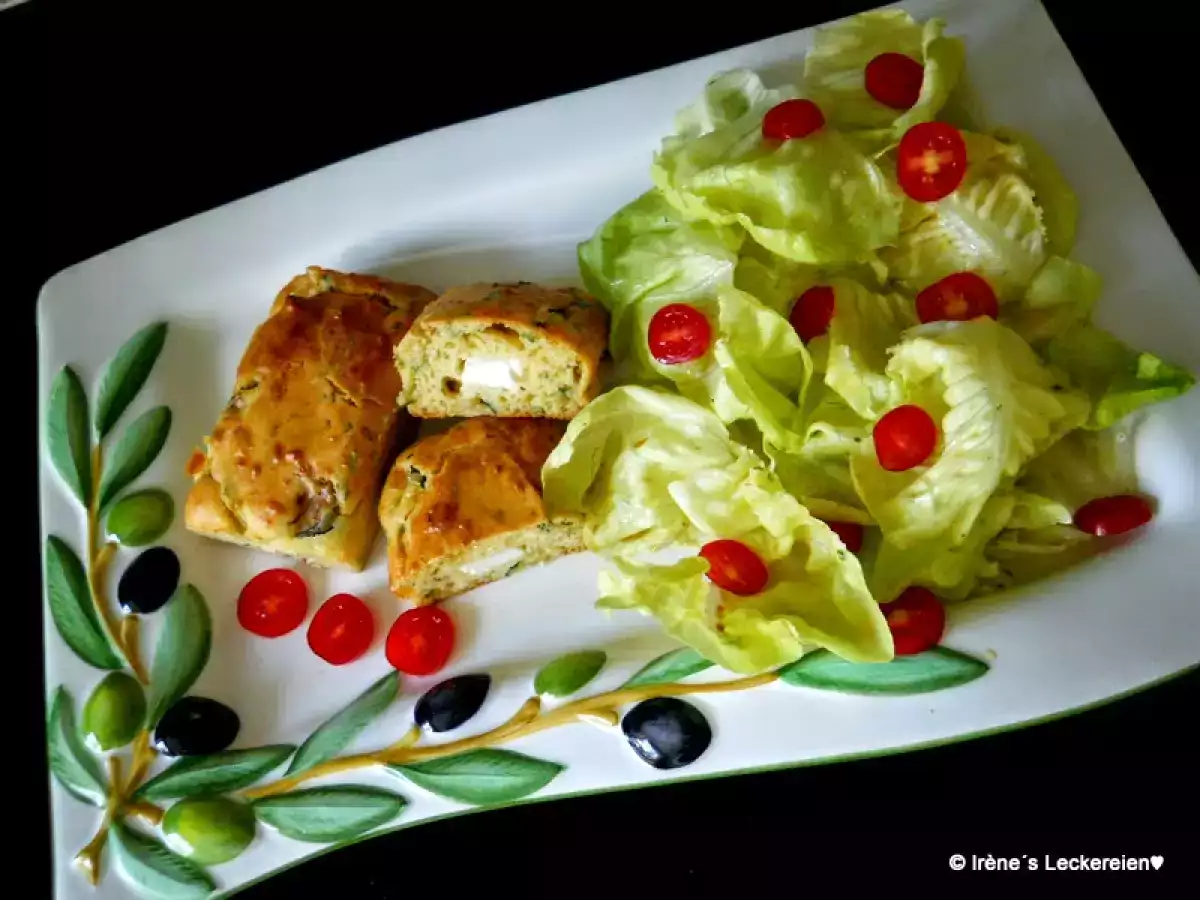 Kleine Zucchini-Schafskäse-Cake