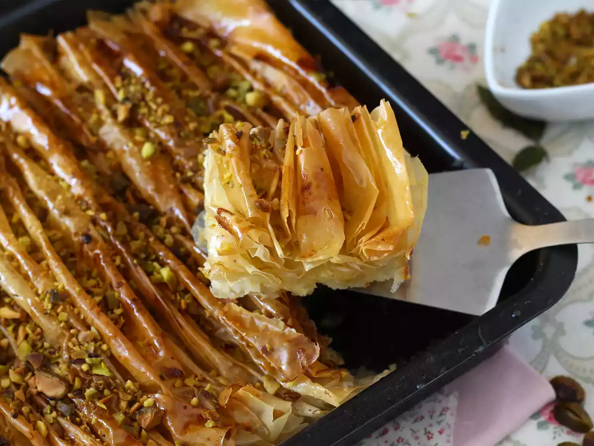 Knisterkuchen, der super knusprige und einfach zuzubereitende Kuchen – Easy Turkish Laz Borek - foto 4