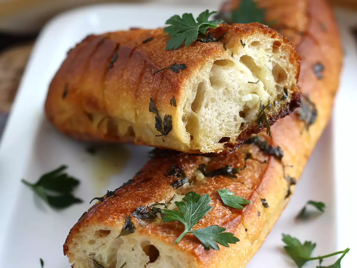 Knoblauchbrot mit Petersilie