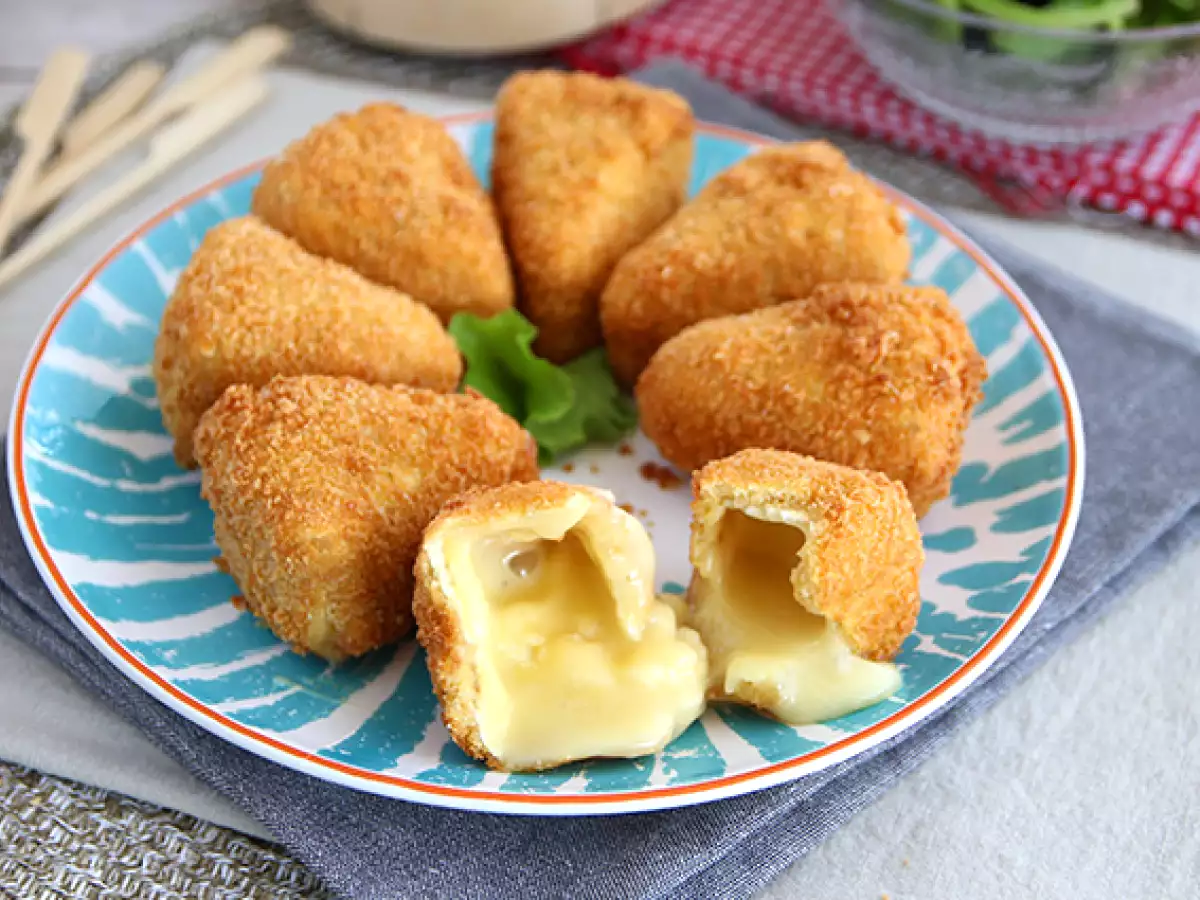 Knusprig panierter Camembert mit zartschmelzendem Kern