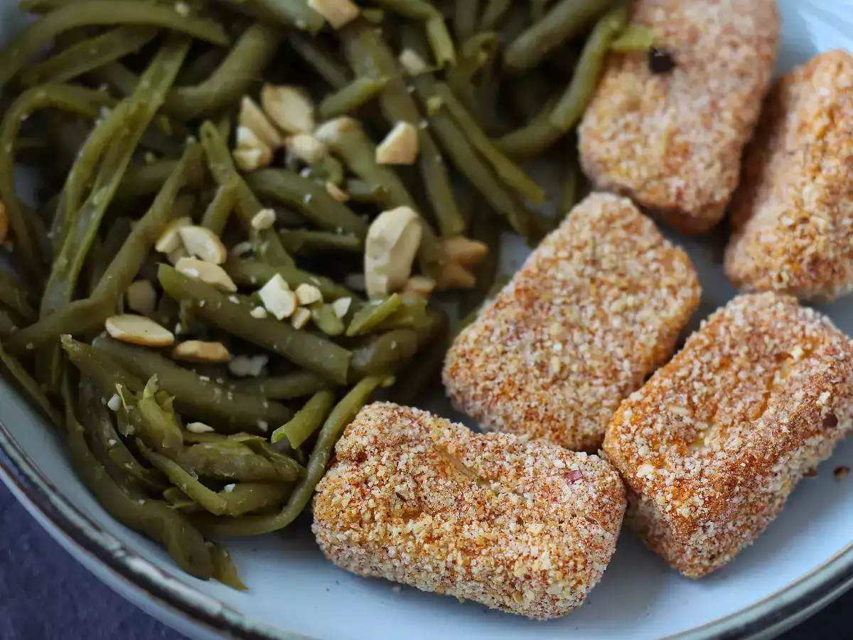 Knusprige Tofu-Nuggets und grüne Bohnen nach thailändischer Art aus der Heißluftfritteuse - foto 4