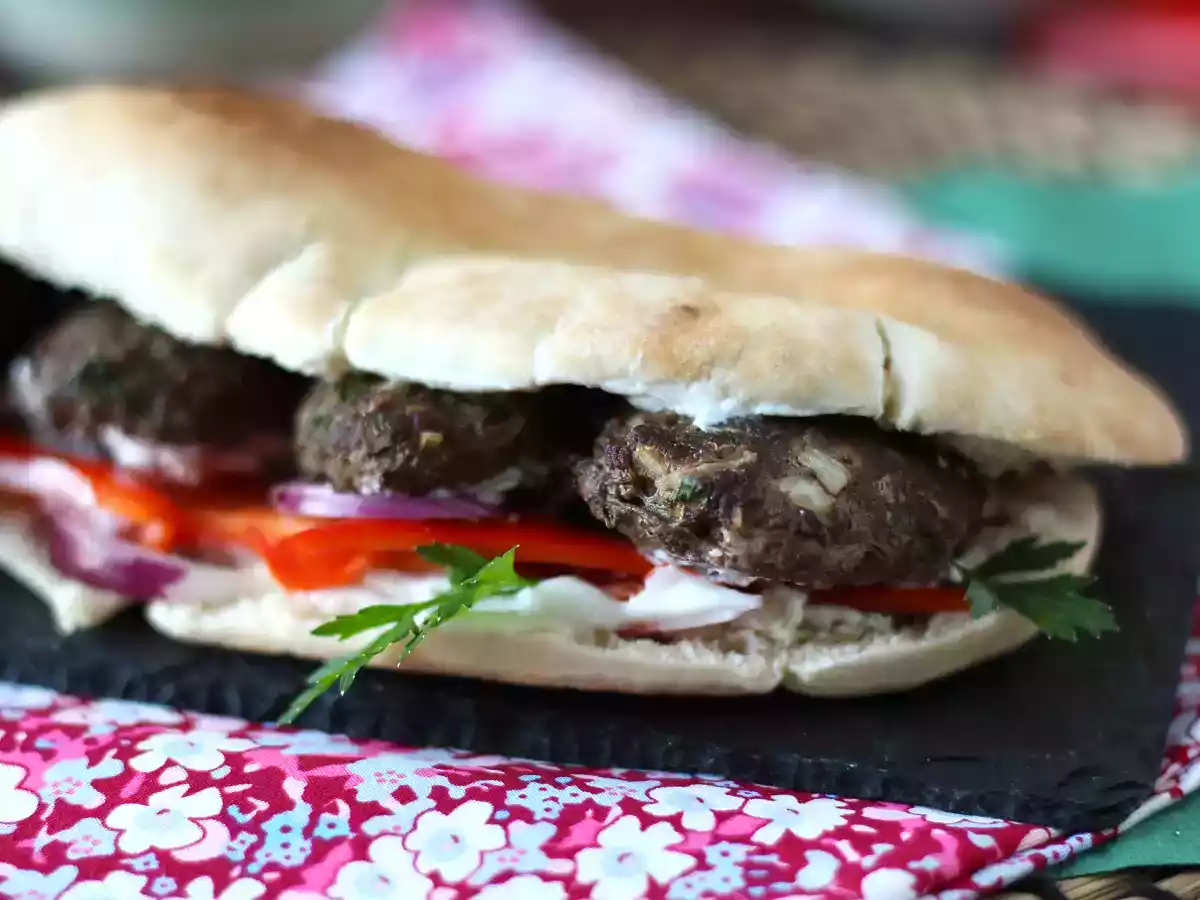 Köfte - die türkischen Frikadellen im Brot - foto 2