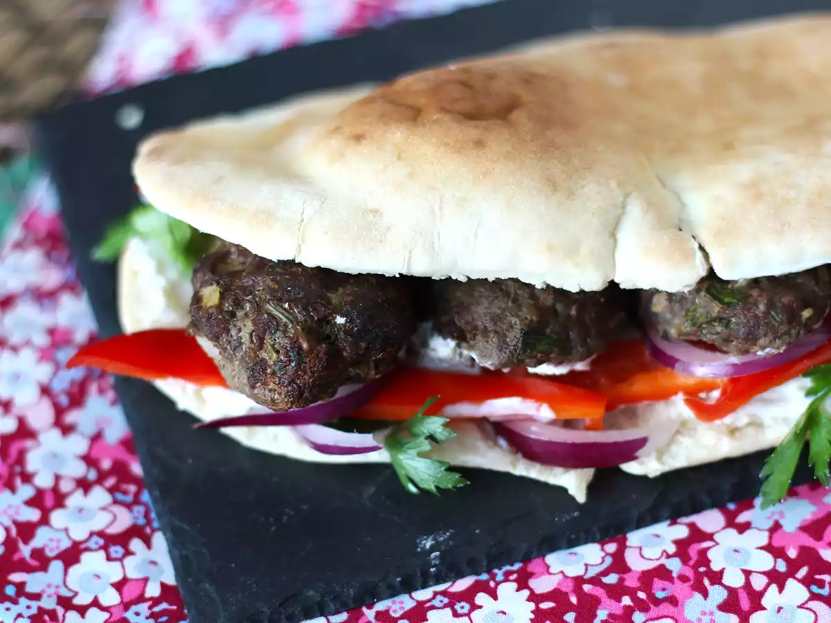 Köfte - die türkischen Frikadellen im Brot - foto 5