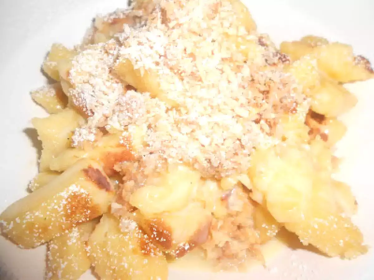 Kokosschmarren mit Kokoschrunch & Vanillesauce