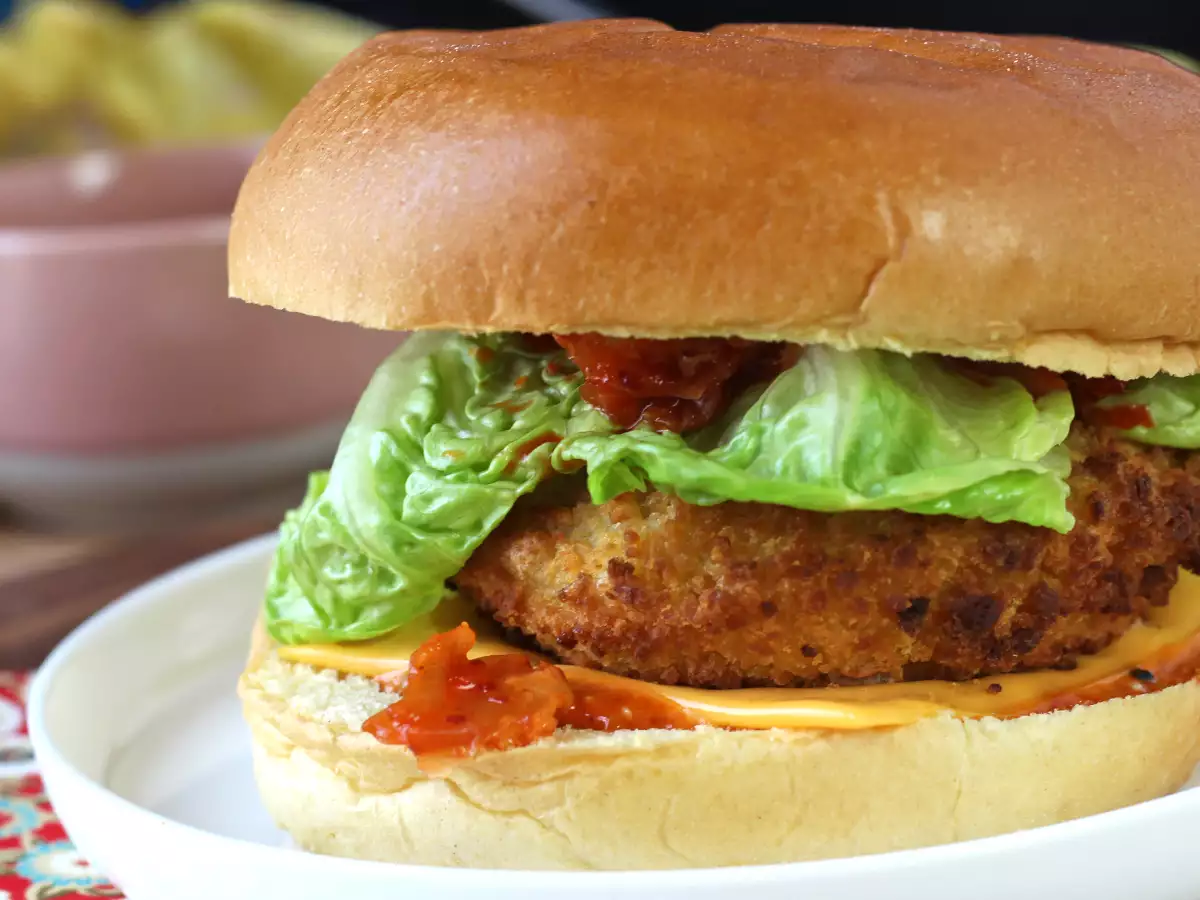 Koreanischer Crispy-Chicken-Burger: knusprig, würzig und unwiderstehlich - foto 2