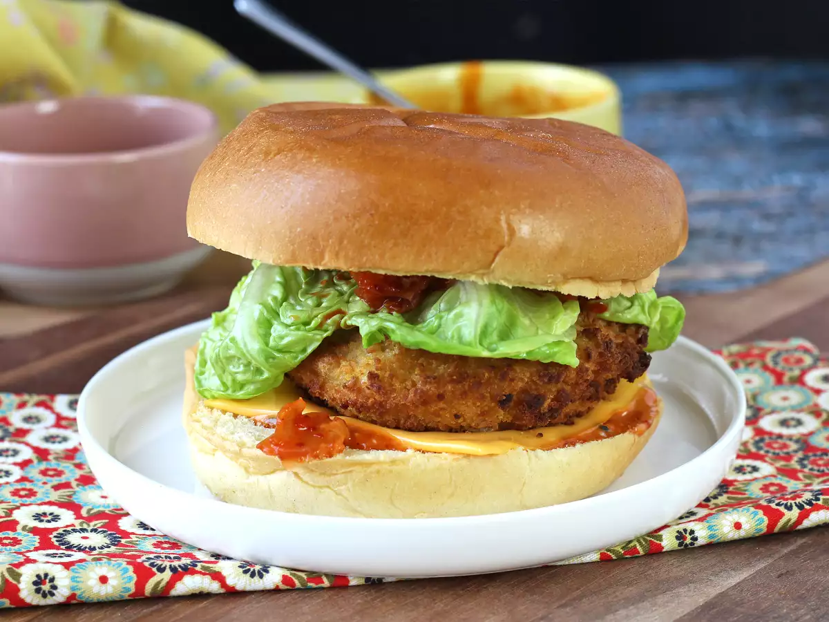 Koreanischer Crispy-Chicken-Burger: knusprig, würzig und unwiderstehlich - foto 3