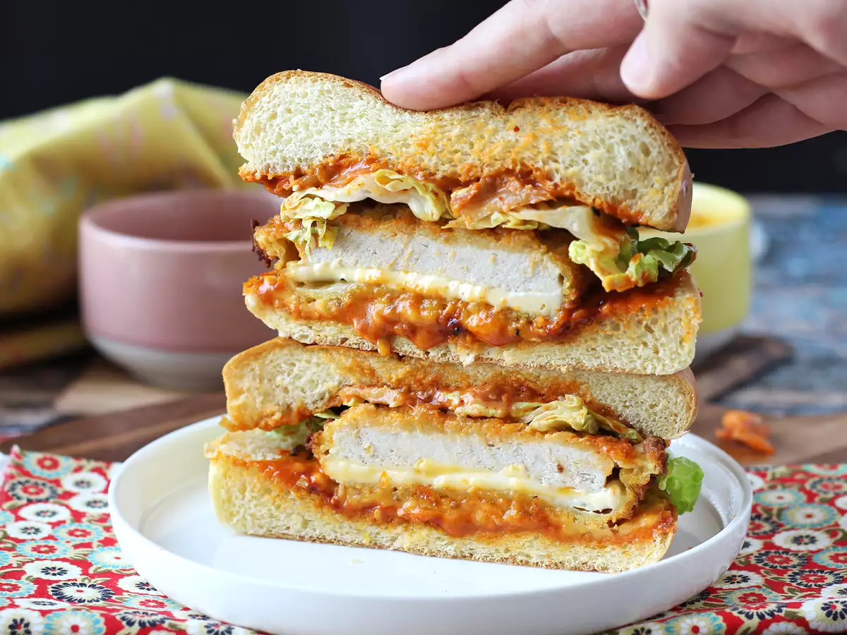 Koreanischer Crispy-Chicken-Burger: knusprig, würzig und unwiderstehlich - foto 4