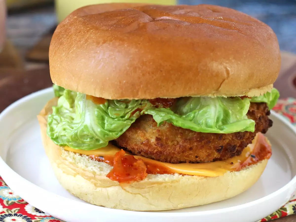 Koreanischer Crispy-Chicken-Burger: knusprig, würzig und unwiderstehlich - foto 7