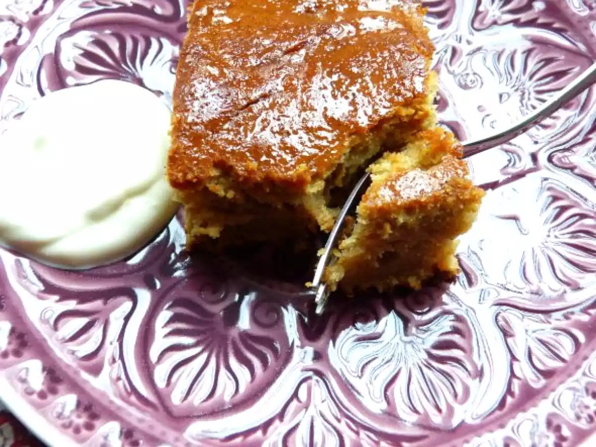 Kuchen mit türkischem Kaffee und Joghurt