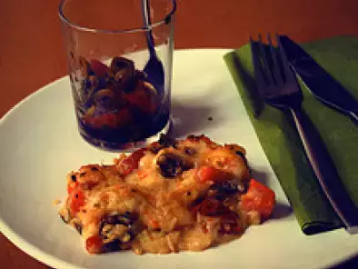 Kürbis-polenta-kuchen mit tomaten-oliven-salsa