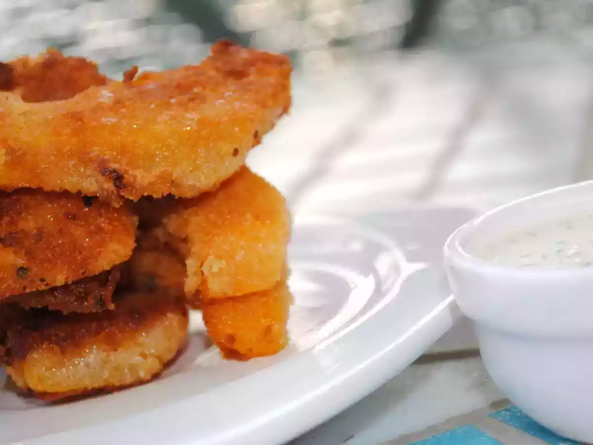 Kürbisschnitzel mit schnellem Kräuterdip