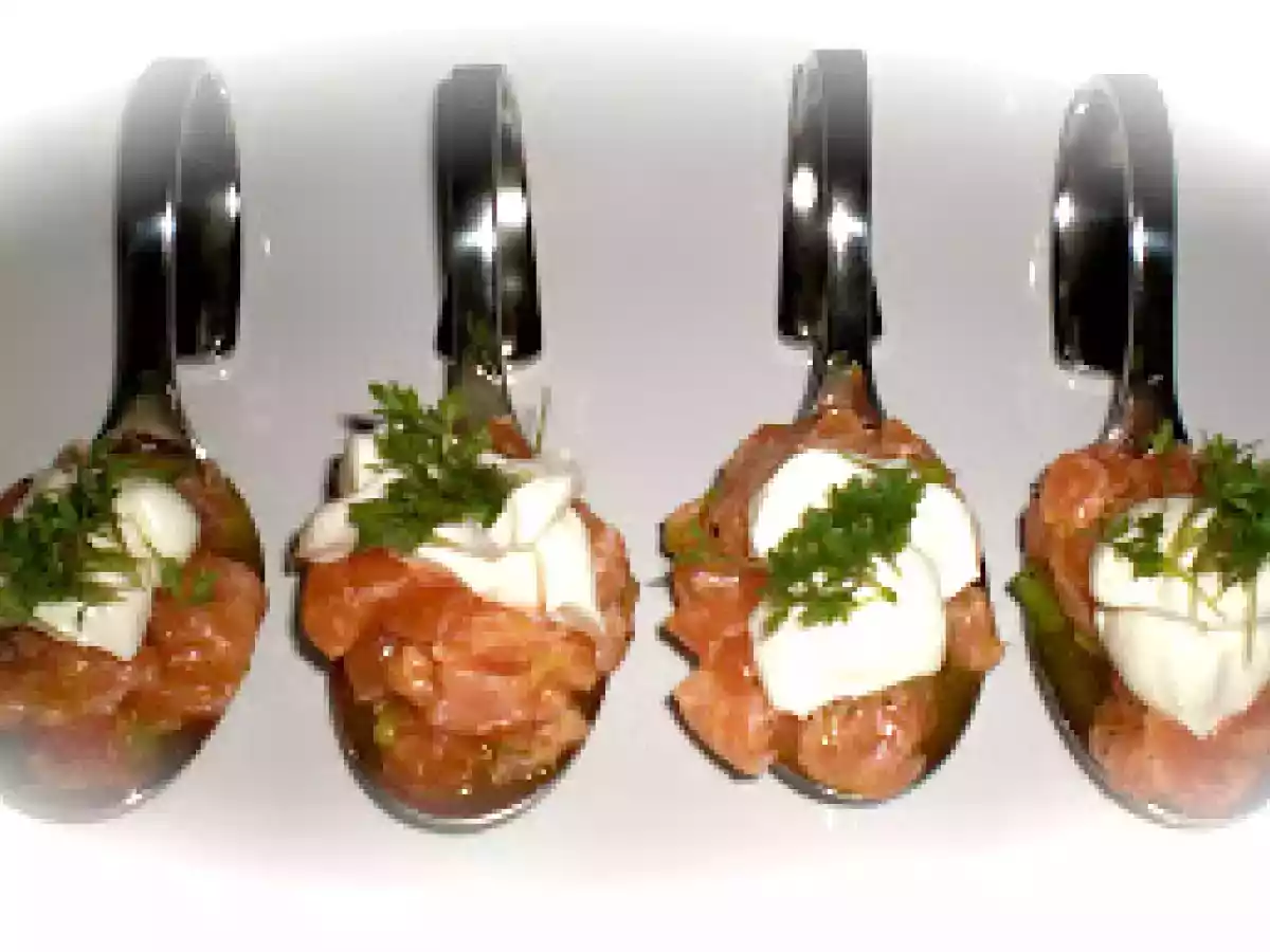 Lachstatar mit Gartenkresse