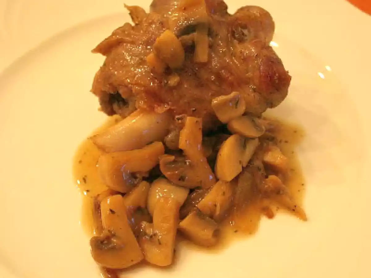 Lammhaxerl in Weißwein-Champignon-Sauce