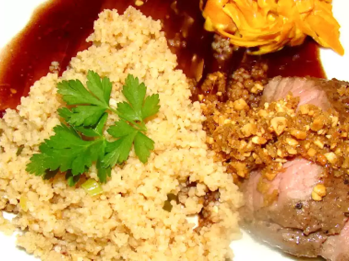 Lammkeule, Erdnuss-Kaffee-Streusel, Safrankarotten