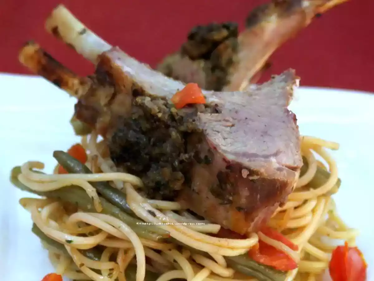 Lammkoteletts (Lammkarée)mit Bärlauch-Spaghetti und Bohnen