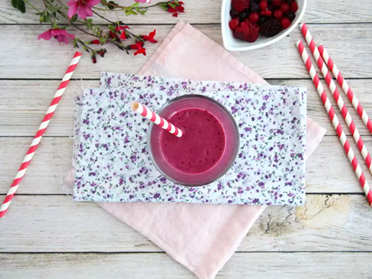 Lassi mit roten Früchten - foto 2