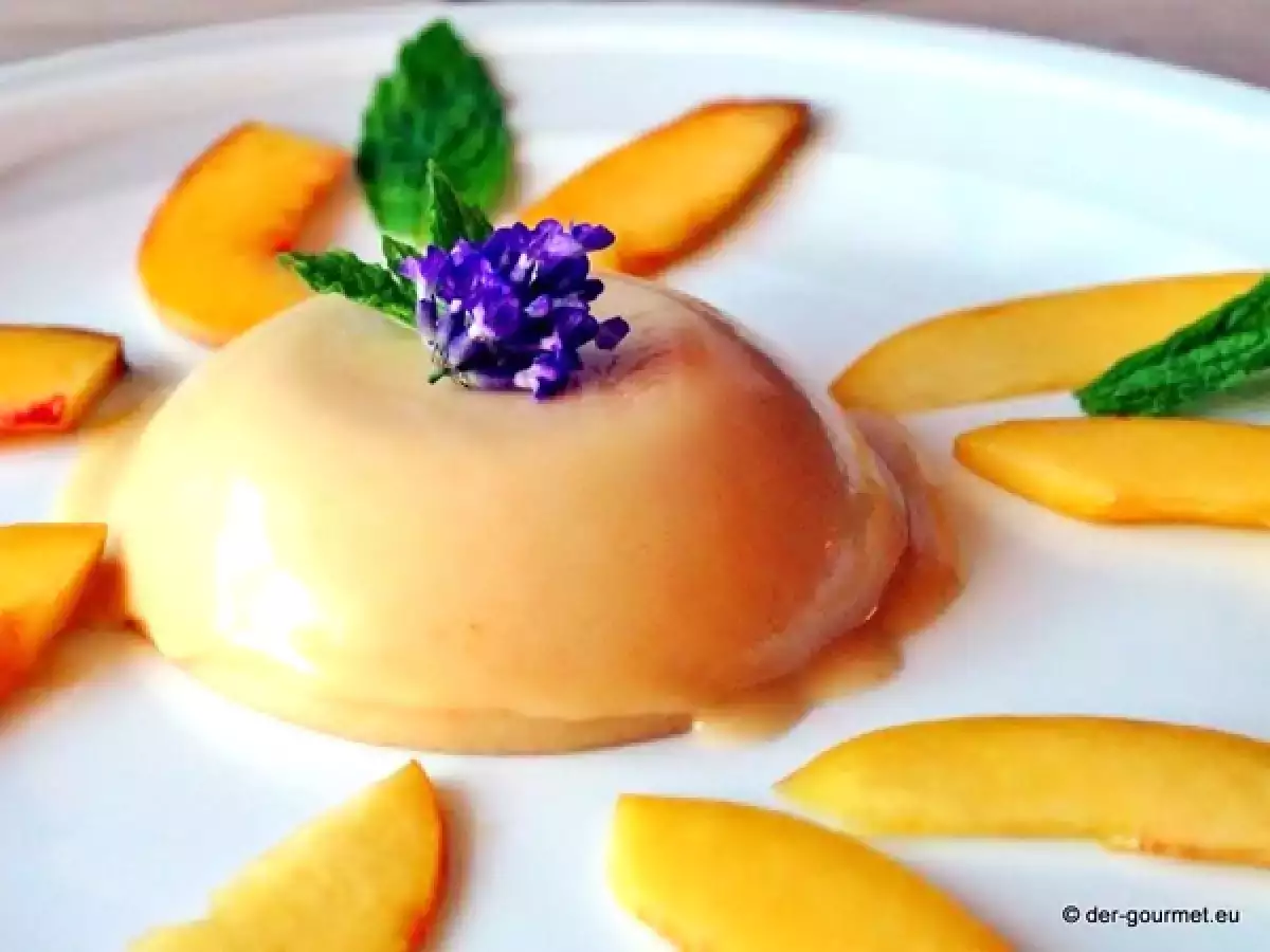 Lavendel Panna Cotta mit Pfirsichsalat