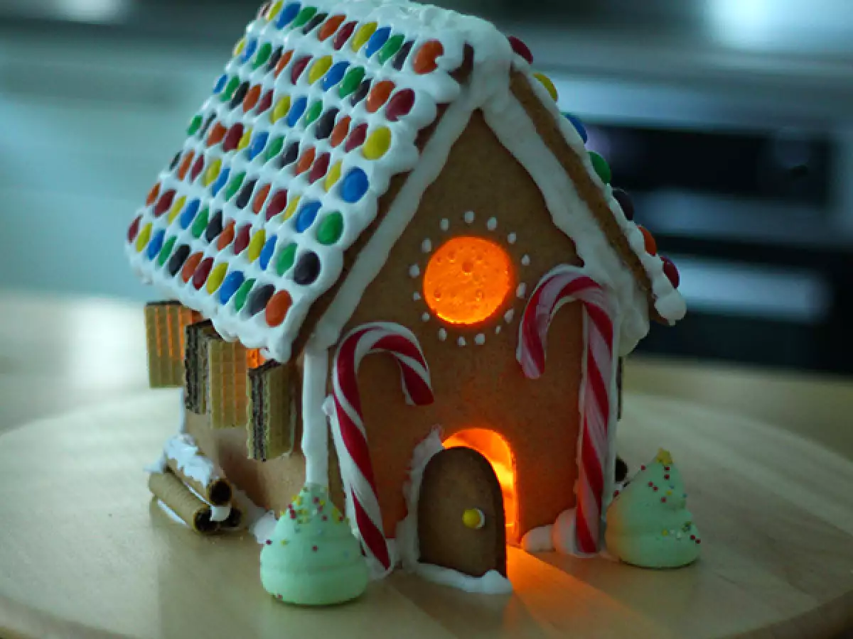 Lebkuchenhaus zu Weihnachten - foto 2