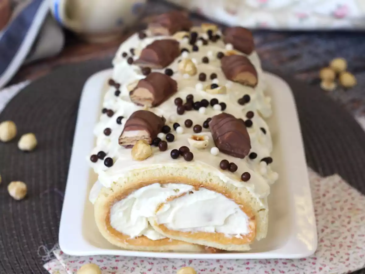 Leicht gerollt mit Kinder Bueno-Geschmack, perfekt als Geburtstagskuchen oder als Weihnachtsstollen! - foto 6