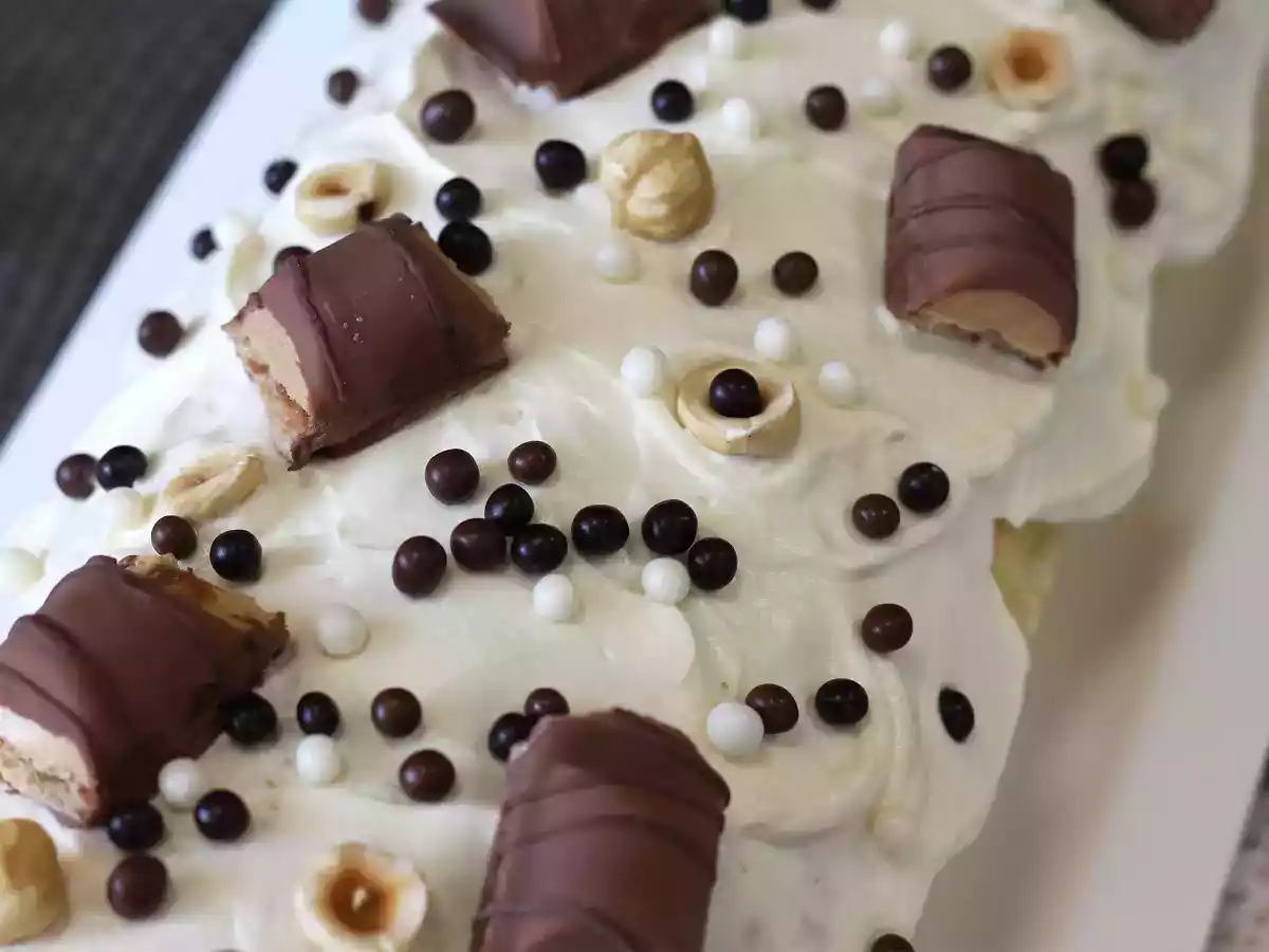 Leicht gerollt mit Kinder Bueno-Geschmack, perfekt als Geburtstagskuchen oder als Weihnachtsstollen! - foto 7