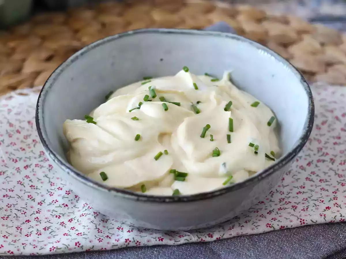 Leichte Mayonnaise mit hartgekochten Eiern und ohne Öl! Perfekt, wenn man keine rohen Eier essen kann.