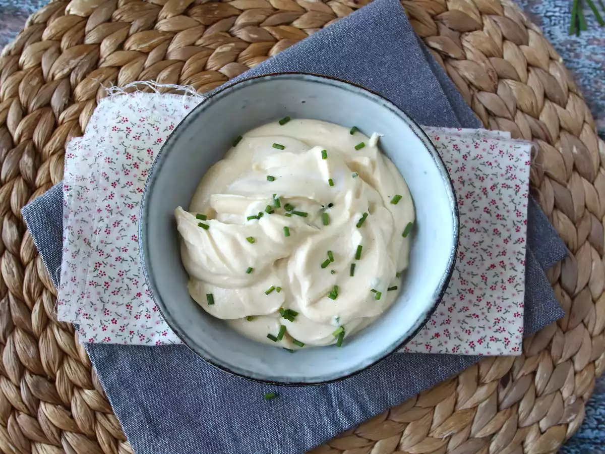 Leichte Mayonnaise mit hartgekochten Eiern und ohne Öl! Perfekt, wenn man keine rohen Eier essen kann. - foto 4